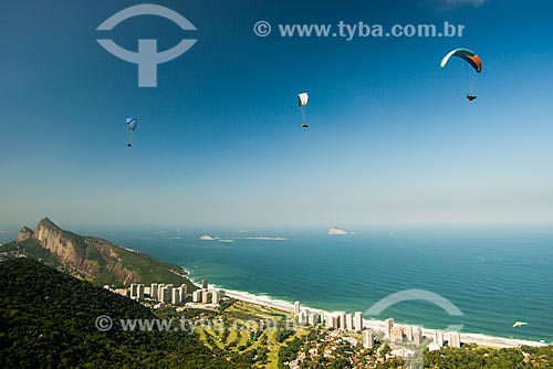  Subject: People practicing gliding - Pedra Bonita (Bonita Stone) ramp / Place: Sao Conrado neighborhood - Rio de Janeiro city - Rio de Janeiro state (RJ) - Brazil / Date: 06/2014 
