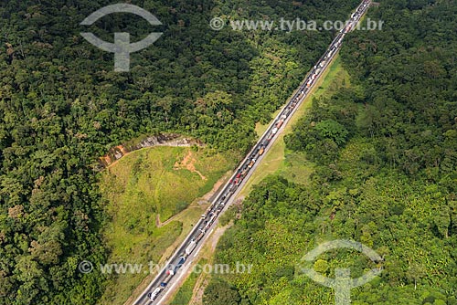  Traffic jam - Regis Bittencourt Highway (BR-116)  - Miracatu city - Sao Paulo state (SP) - Brazil