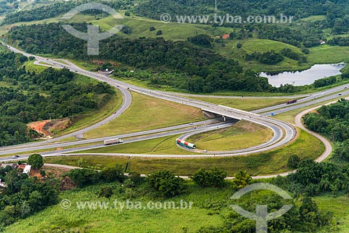  Aerial photo of Regis Bittencourt Highway (BR-116) - crossroad with Padre Manoel da Nobrega Highway (SP-055)  - Miracatu city - Sao Paulo state (SP) - Brazil