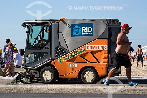  Sweeping machine of COMLURB clearing the bike lane  - Rio de Janeiro city - Rio de Janeiro state (RJ) - Brazil