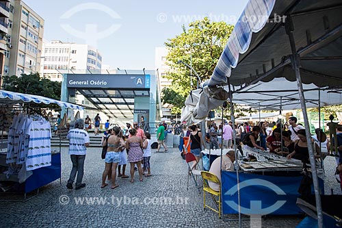  Booths fair - Ipanema Hippie Fair with the General Osorio Station of Rio Subway in the background  - Rio de Janeiro city - Rio de Janeiro state (RJ) - Brazil