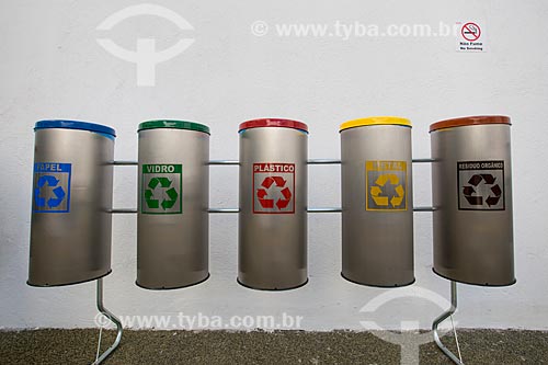  Garbage cans to selective collection - Parque Estadual Library  - Rio de Janeiro city - Rio de Janeiro state (RJ) - Brazil