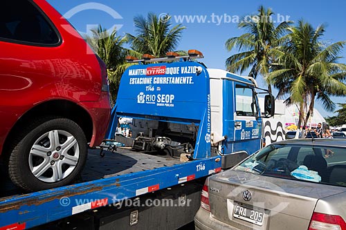  Removing towing a car parked illegally - Lido Square during the World Cup in Brazil  - Rio de Janeiro city - Rio de Janeiro state (RJ) - Brazil