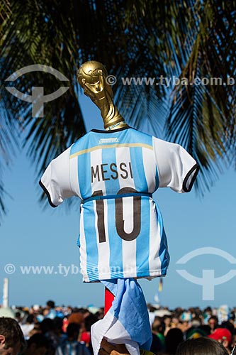  Shirt of Argentine national team with the Replica of World Cup trophy near to FIFA Fan Fest before of the match between Germany x Argentine by final game of World Cup of Brazil  - Rio de Janeiro city - Rio de Janeiro state (RJ) - Brazil