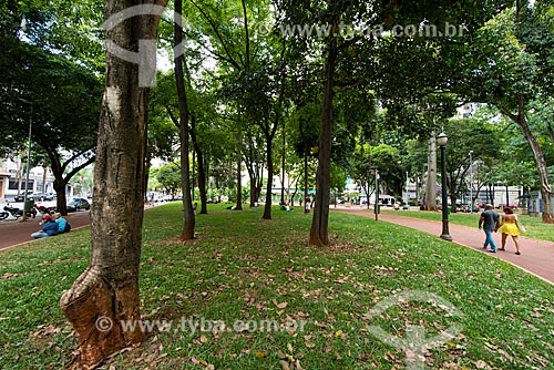  People walking in Arouche Square  - Sao Paulo city - Sao Paulo state (SP) - Brazil