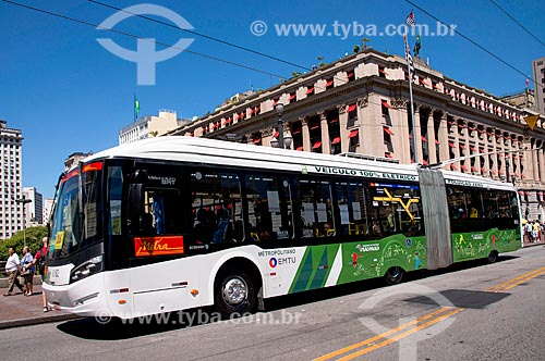 New electric articulated bus on the Tea Viaduct - celebration of 460 years of Sao Paulo  - Sao Paulo city - Sao Paulo state (SP) - Brazil
