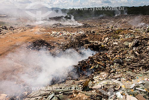  Burned in garbage dump - Serra Talhada inner city  - Serra Talhada city - Pernambuco state (PE) - Brazil