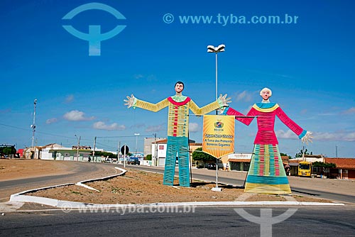  Giant puppet - entrance of the Belem de Sao Francisco city  - Belem de Sao Francisco city - Pernambuco state (PE) - Brazil