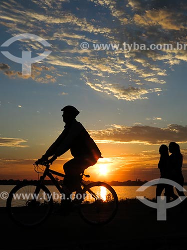  Cyclist on the banks of Guaiba Lake during sunset  - Porto Alegre city - Rio Grande do Sul state (RS) - Brazil