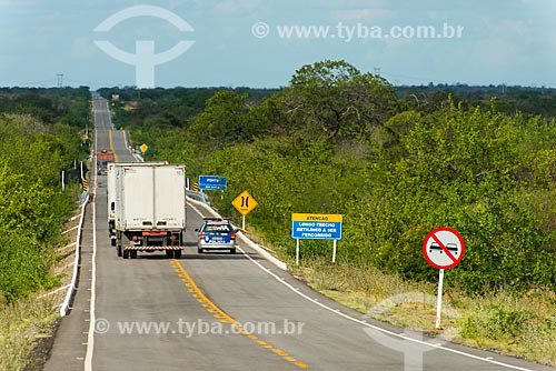  No overtaking - PE-360 highway  - Floresta city - Pernambuco state (PE) - Brazil
