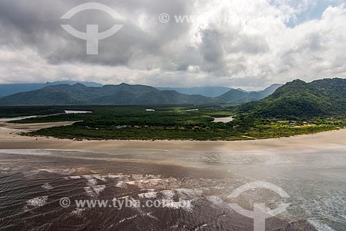  Aerial photo of river mouth of Una River with the Jureia-Itatins Ecological Station in the background  - Peruibe city - Sao Paulo state (SP) - Brazil