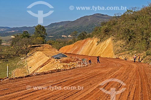  Earthmoving - road between Pimenta and Santo Hilario district  - Pimenta city - Minas Gerais state (MG) - Brazil