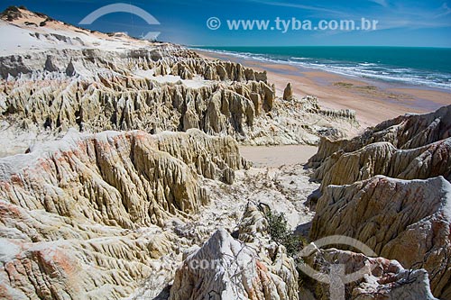  Cliffs - waterfront of Majorlandia Beach  - Aracati city - Ceara state (CE) - Brazil