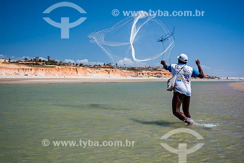  Man fishing - Canoa Quebrada Beach  - Aracati city - Ceara state (CE) - Brazil