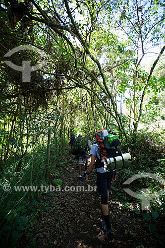  Tourists - trail for Paraiso Well (Paradise Well) - Serra dos Orgaos National Park  - Petropolis city - Rio de Janeiro state (RJ) - Brazil