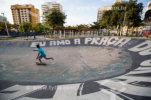  Skateboarder in Ricardo Xavier da Silveira Square or Skate Square is recognized as the first skate park in Brazil, inaugurated in 1976  - Nova Iguacu city - Rio de Janeiro state (RJ) - Brazil