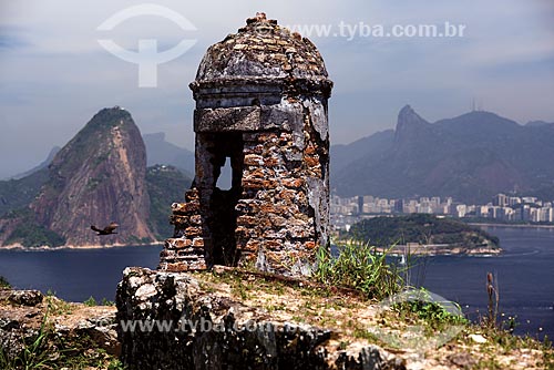  Ruins of observation post - Sao Luis Fort (1770) - also known as Morro do Pico Fort - with the Sugar Loaf and Christ the Redeemer in the background  - Niteroi city - Rio de Janeiro state (RJ) - Brazil