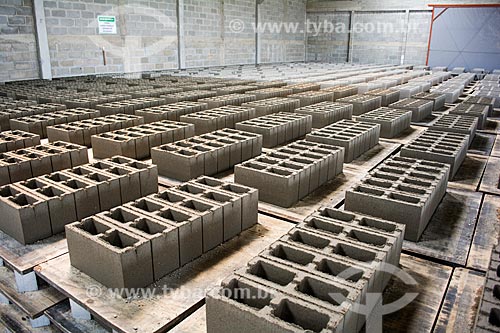  Concrete block factory in the Industrial Pole of Sampaio Correa  - Saquarema city - Rio de Janeiro state (RJ) - Brazil