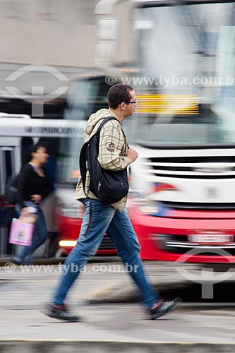  Man passing opposite of the bus in Bus Terminal Coronel Americo Fontenelle   - Rio de Janeiro city - Rio de Janeiro state (RJ) - Brazil