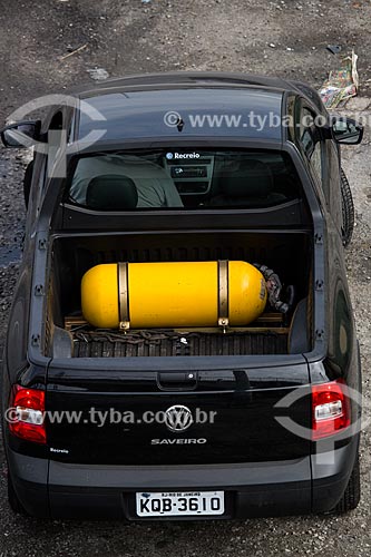  Car with gas cylinder - Presidente Dutra Highway  - Mesquita city - Rio de Janeiro state (RJ) - Brazil