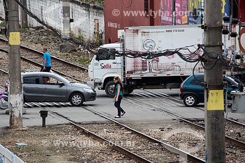  Railroad crossing of Nossa Senhora das Gracas Avenue  - Sao Joao de Meriti city - Rio de Janeiro state (RJ) - Brazil