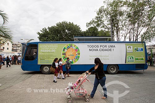  Truck of the Ministry of Labour and Employment to the enrollment PROJOVEM Program  - Sao Joao de Meriti city - Rio de Janeiro state (RJ) - Brazil