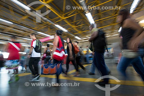  People embarking - Pavuna Station of Rio Subway  - Rio de Janeiro city - Rio de Janeiro state (RJ) - Brazil
