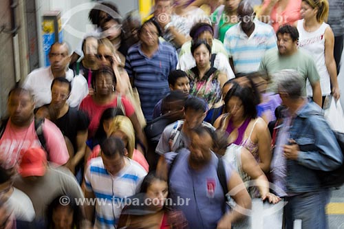  People disembarking on the Pavuna Subway Station  - Rio de Janeiro city - Rio de Janeiro state (RJ) - Brazil