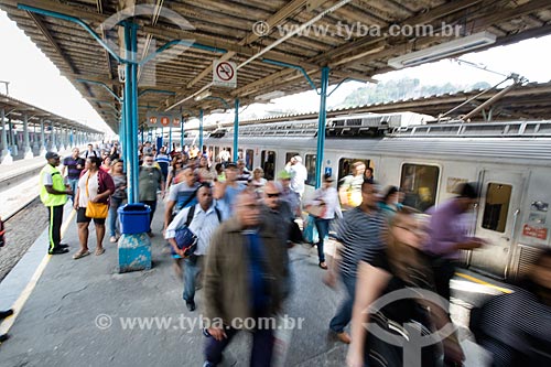  Passengers disembarking - Central do Brasil Train Station  - Rio de Janeiro city - Rio de Janeiro state (RJ) - Brazil