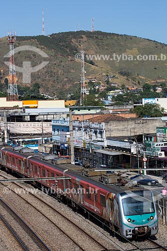  Train passing through the center of Queimados side of Inconfidentes Avenue  - Queimados city - Rio de Janeiro state (RJ) - Brazil