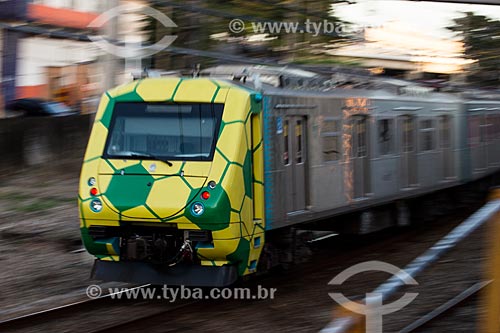  Train passing through the center of Duque de Caxias  - Duque de Caxias city - Rio de Janeiro state (RJ) - Brazil