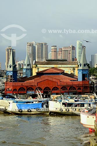  Berthed boats near to ver-o-peso market with buildings in the background  - Belem city - Para state (PA) - Brazil