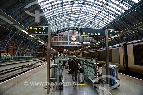  Inside of St Pancras Railway station (1868) - also known as London St Pancras or St Pancras International  - London - Greater London - England