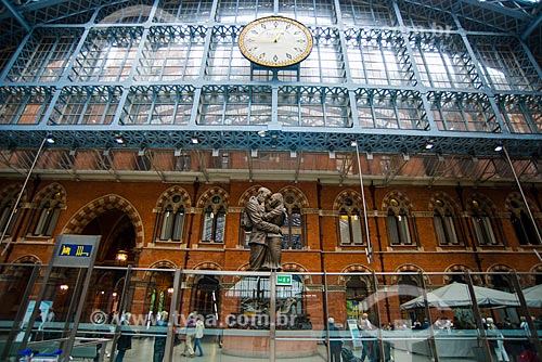  Sculpture The Meeting Place (2013) - St Pancras Railway station (1868) - also known as London St Pancras or St Pancras International  - London - Greater London - England