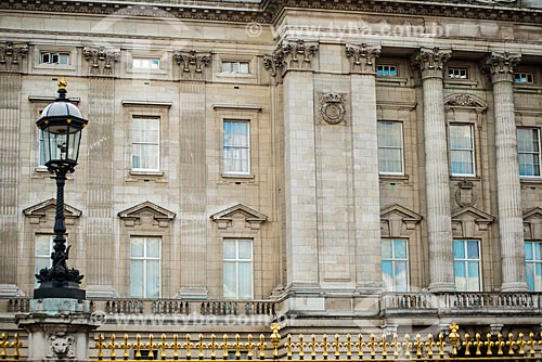  Detail of facade of the Buckingham Palace (1703) - official residence of the British monarchy  - London - Greater London - England