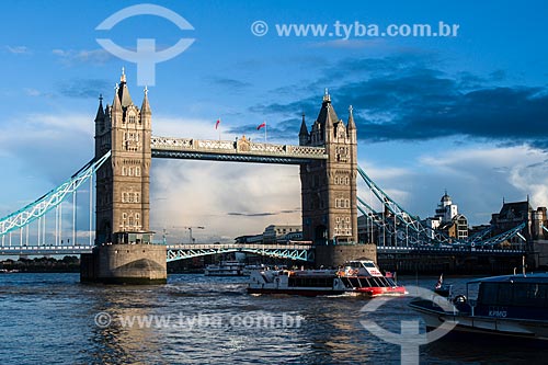  View of Tower Bridge (1894) over River Thames  - London - Greater London - England