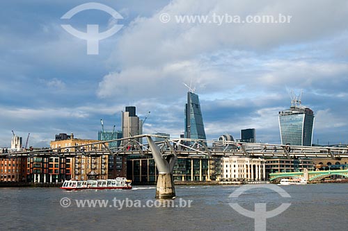  View of Millennium Bridge over River Thames  - London - Greater London - England