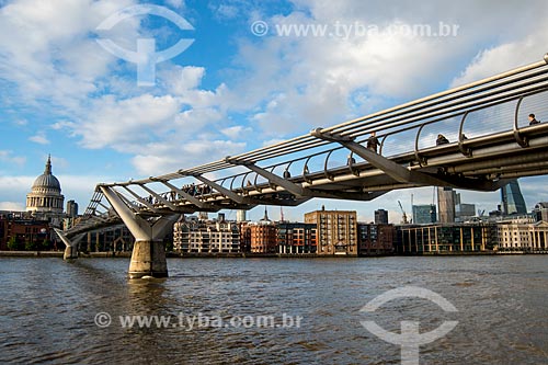  View of Millennium Bridge over River Thames with the St Paul Cathedral in the background  - London - Greater London - England
