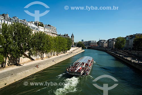  Bateaux mouches - sightseeing in Seine River  - Paris - Paris department - France