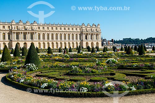  Garden of Château de Versailles (Palace of Versailles) - official residence of the France monarchy between the years 1682 to 1789  - Versalhes city - Yvelines department - France