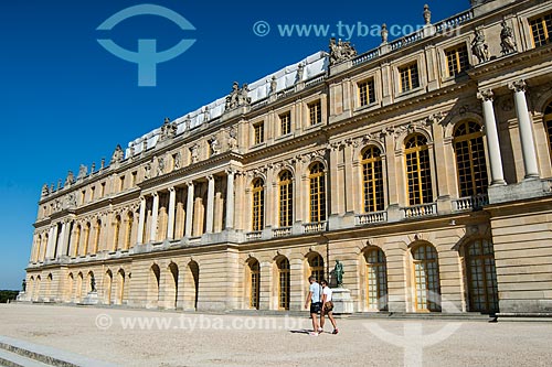  Facade of Château de Versailles (Palace of Versailles) - official residence of the France monarchy between the years 1682 to 1789  - Versalhes city - Yvelines department - France