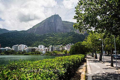  View of Rodrigo de Freitas Lagoon with Christ the Redeemer (1931) in the background  - Rio de Janeiro city - Rio de Janeiro state (RJ) - Brazil