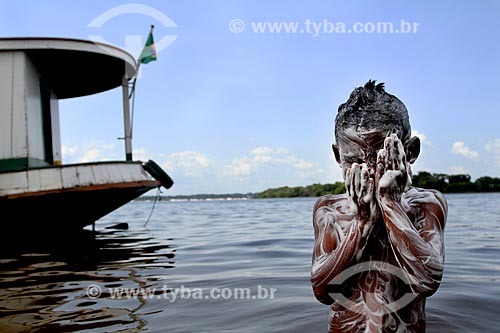  Riverine child taking bath os the banks of Maues-Acu River  - Maues city - Amazonas state (AM) - Brazil