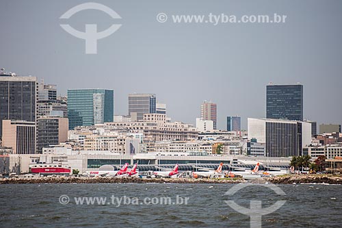  Santos Dumont Airport with buildings of city center neighborhood in the background viewed from Guanabara Bay  - Rio de Janeiro city - Rio de Janeiro state (RJ) - Brazil