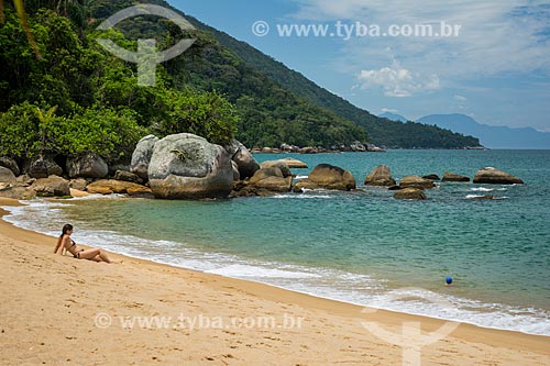  Bather taking sunbathing - Praia Grande de Palmas Beach  - Angra dos Reis city - Rio de Janeiro state (RJ) - Brazil