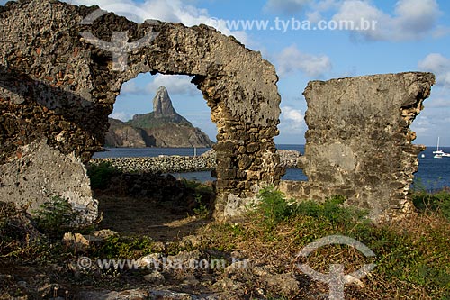  Ruins of Santo Antonio Fortress with Pico Mountain in the background  - Fernando de Noronha city - Pernambuco state (PE) - Brazil
