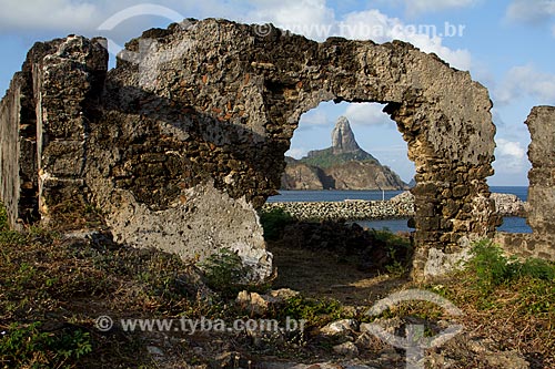  Ruins of Santo Antonio Fortress with Pico Mountain in the background  - Fernando de Noronha city - Pernambuco state (PE) - Brazil