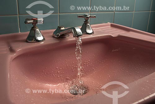  Open sink faucet  - Teresopolis city - Rio de Janeiro state (RJ) - Brazil