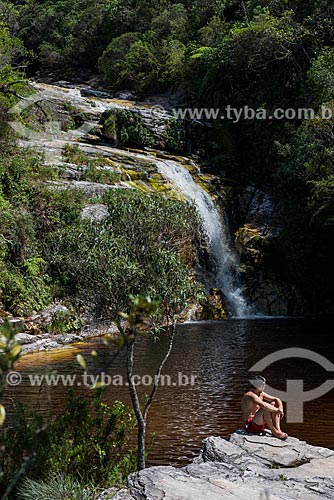  Man sunbathing - Macacos Waterfall  - Lima Duarte city - Minas Gerais state (MG) - Brazil