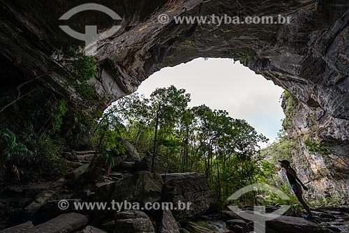  View under Stone Bridge - rock formation of Ibitipoca State Park  - Lima Duarte city - Minas Gerais state (MG) - Brazil